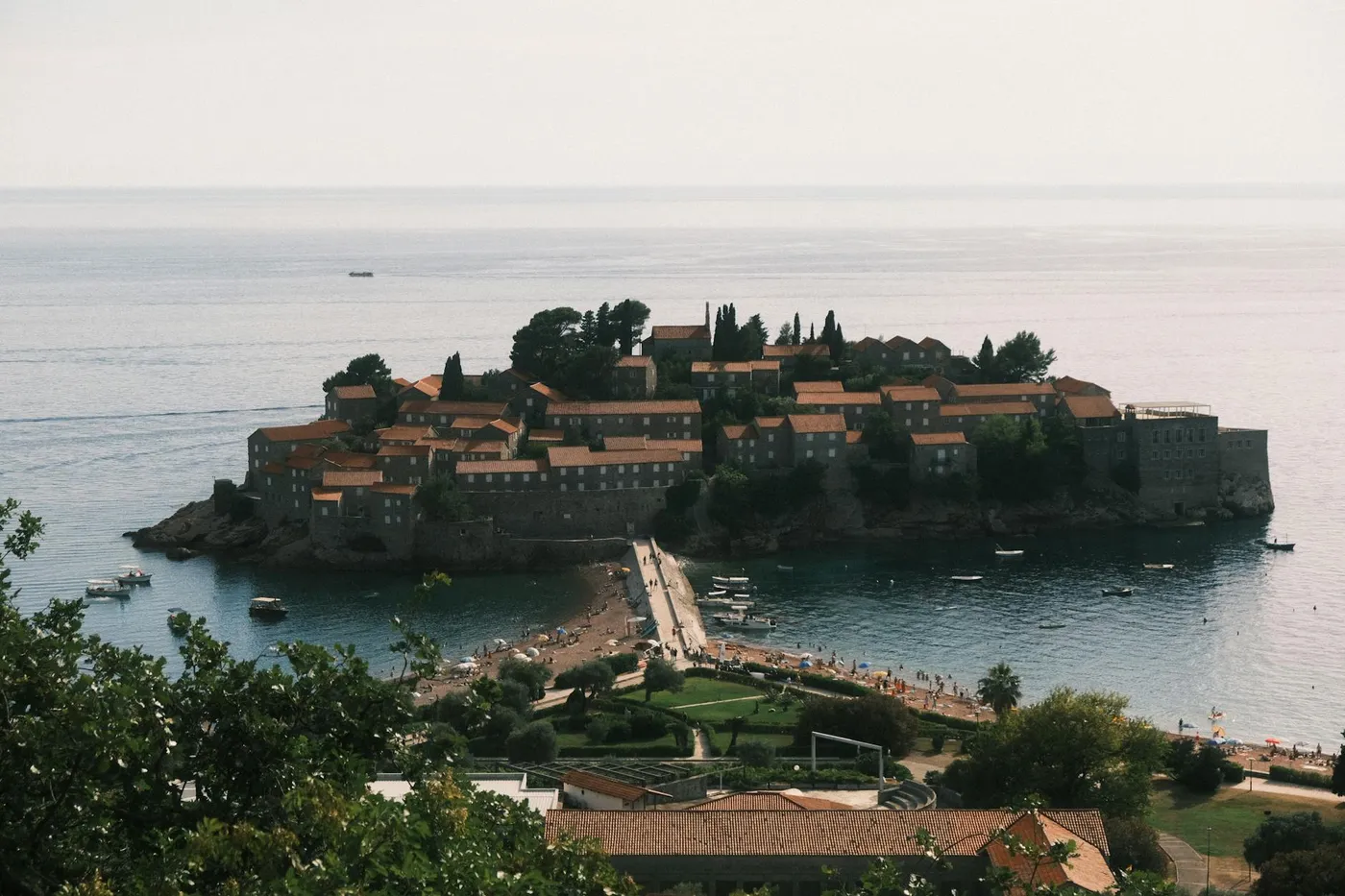 Plaže Lušticanske poluotoka s automobilom